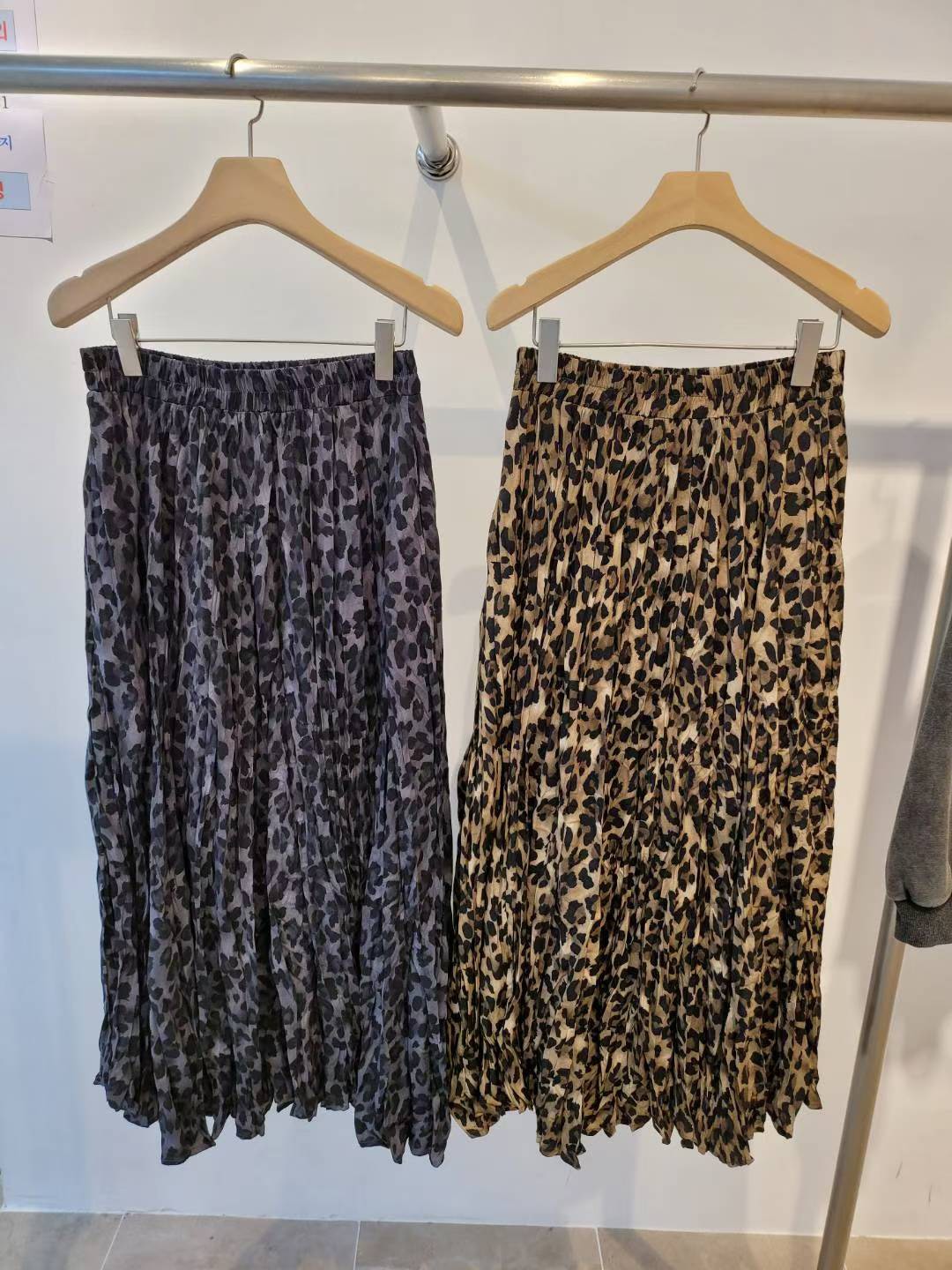 10A104 鬆緊腰豹紋百褶長裙