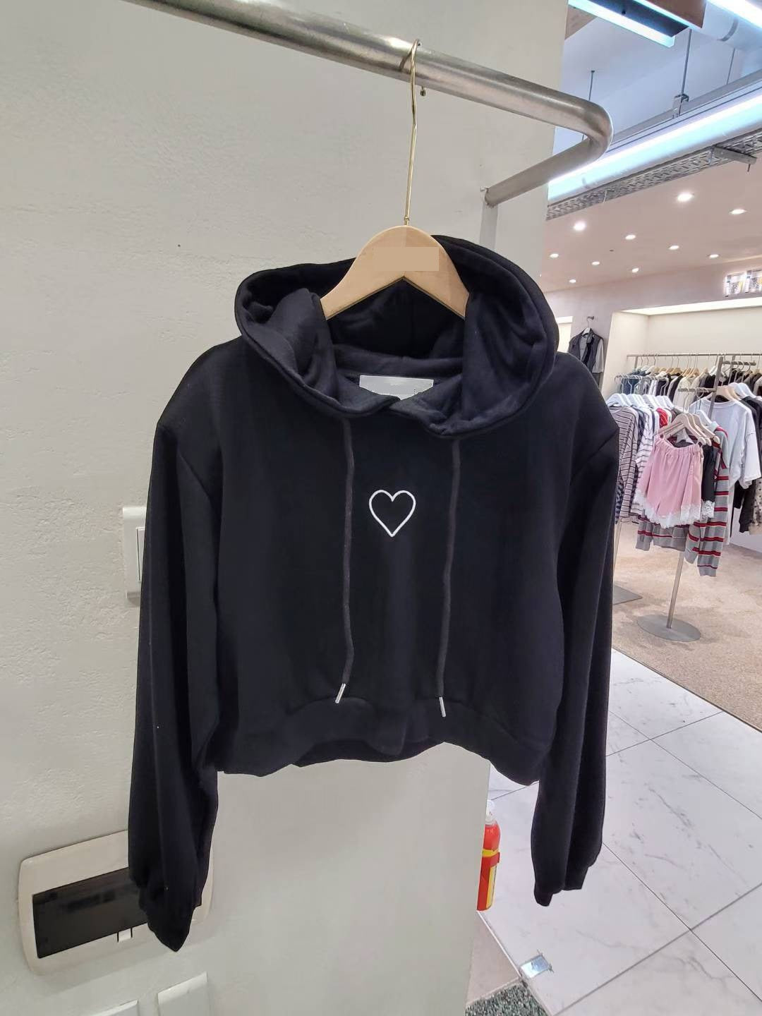 10A105 愛心短版帽T