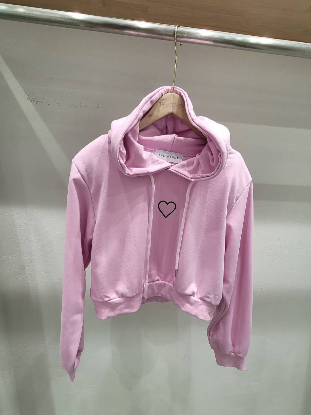 10A105 愛心短版帽T