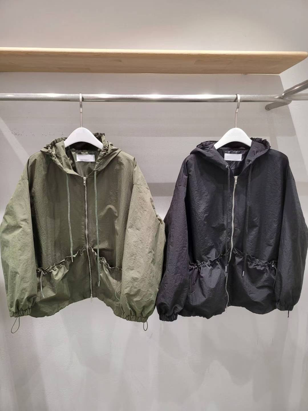 10A117 防潑水抽繩口袋連帽夾克