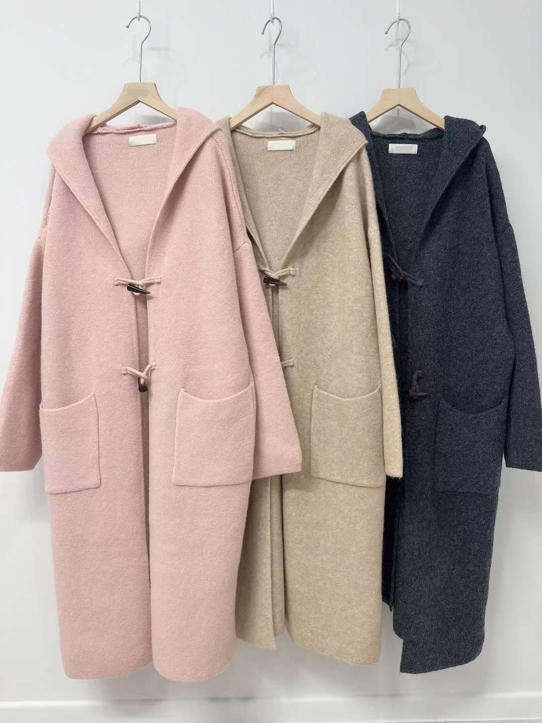 10D125 連帽牛角扣針織長外套