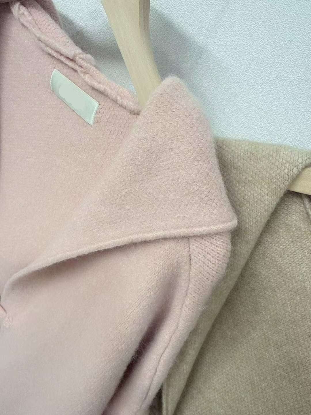 10D125 連帽牛角扣針織長外套