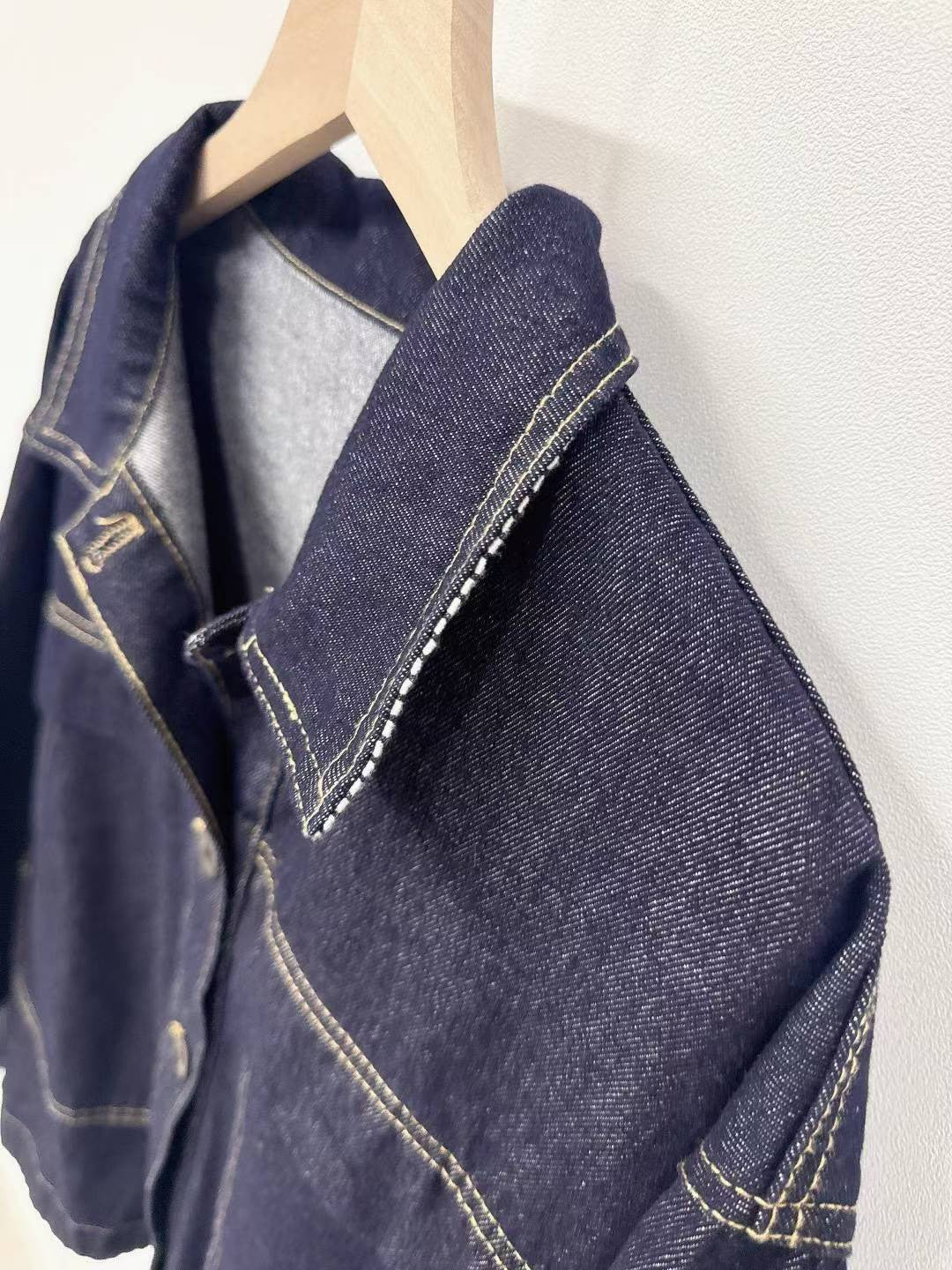 10D124 明線深色單寧外套