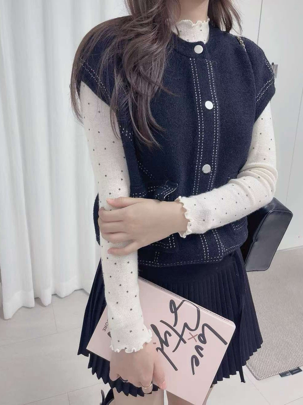 10D112 滾白線口袋針織背心