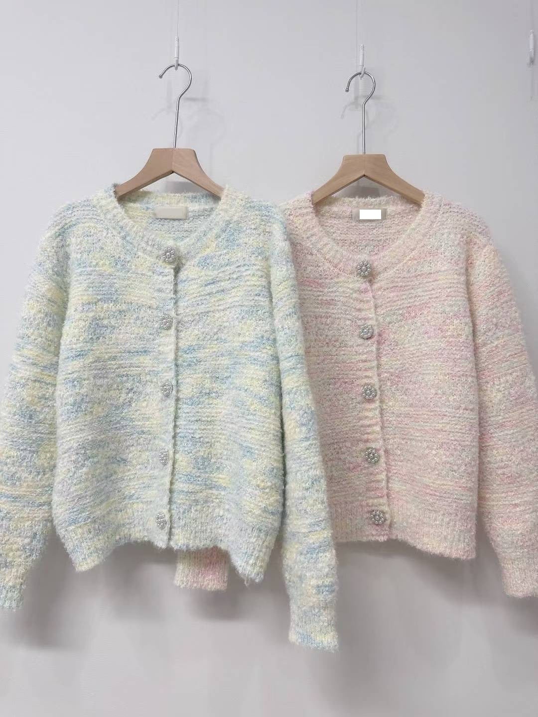 10D111 混色棉花糖珍珠扣針織外套