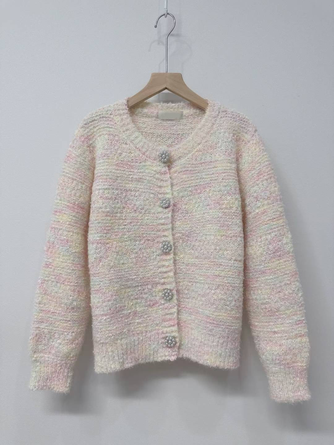 10D111 混色棉花糖珍珠扣針織外套