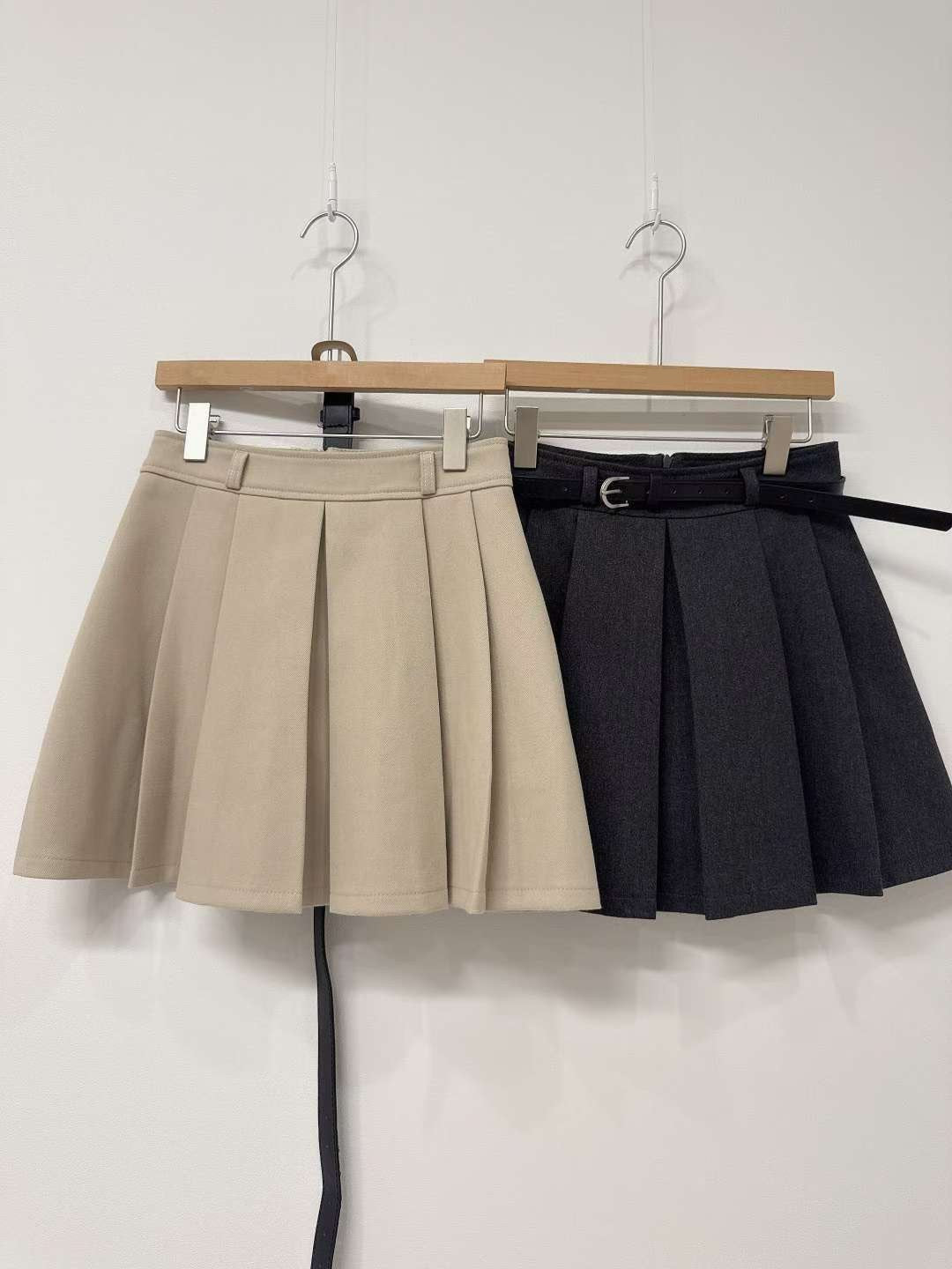 10D109 皮帶+百褶褲裙