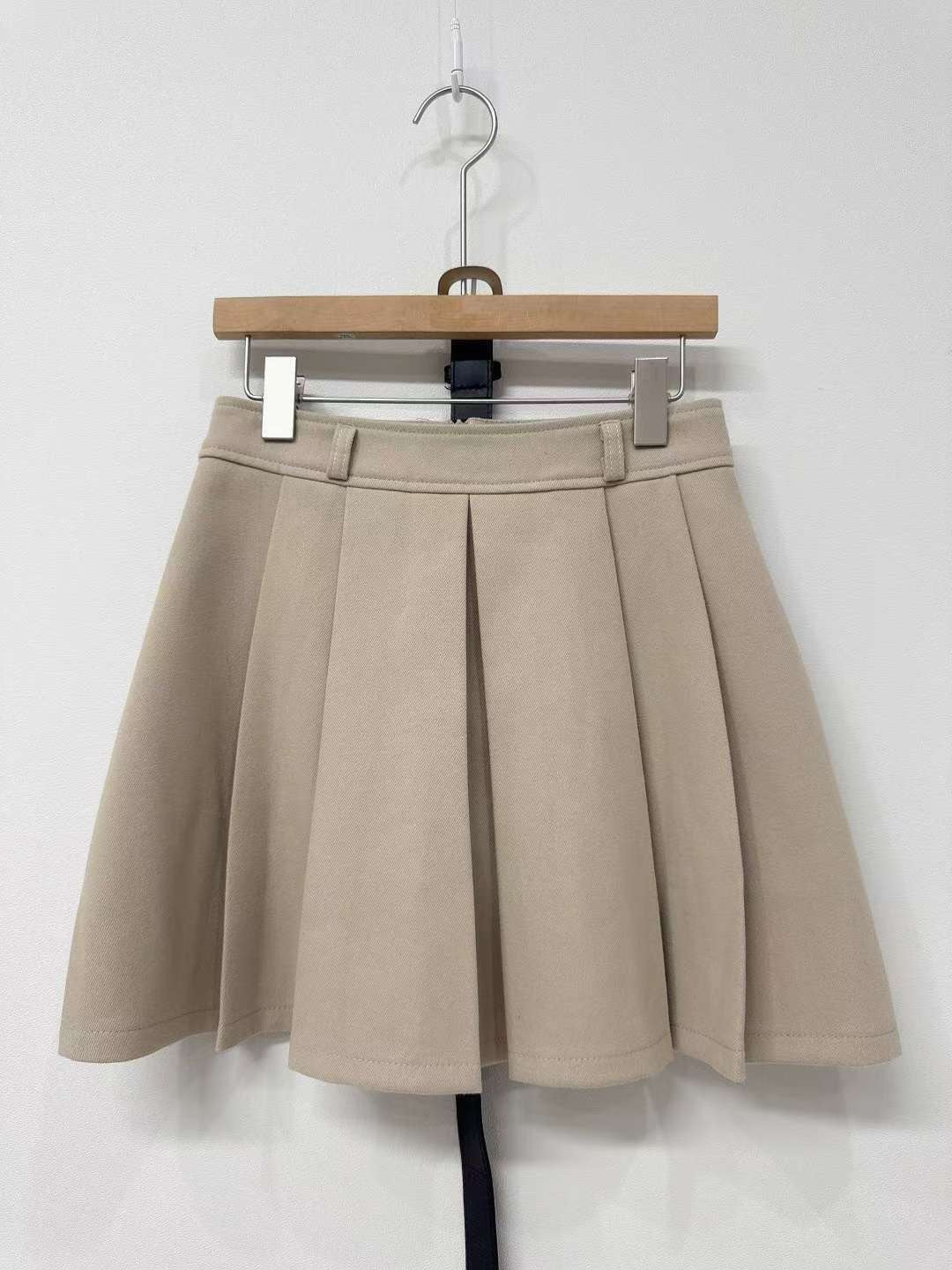 10D109 皮帶+百褶褲裙