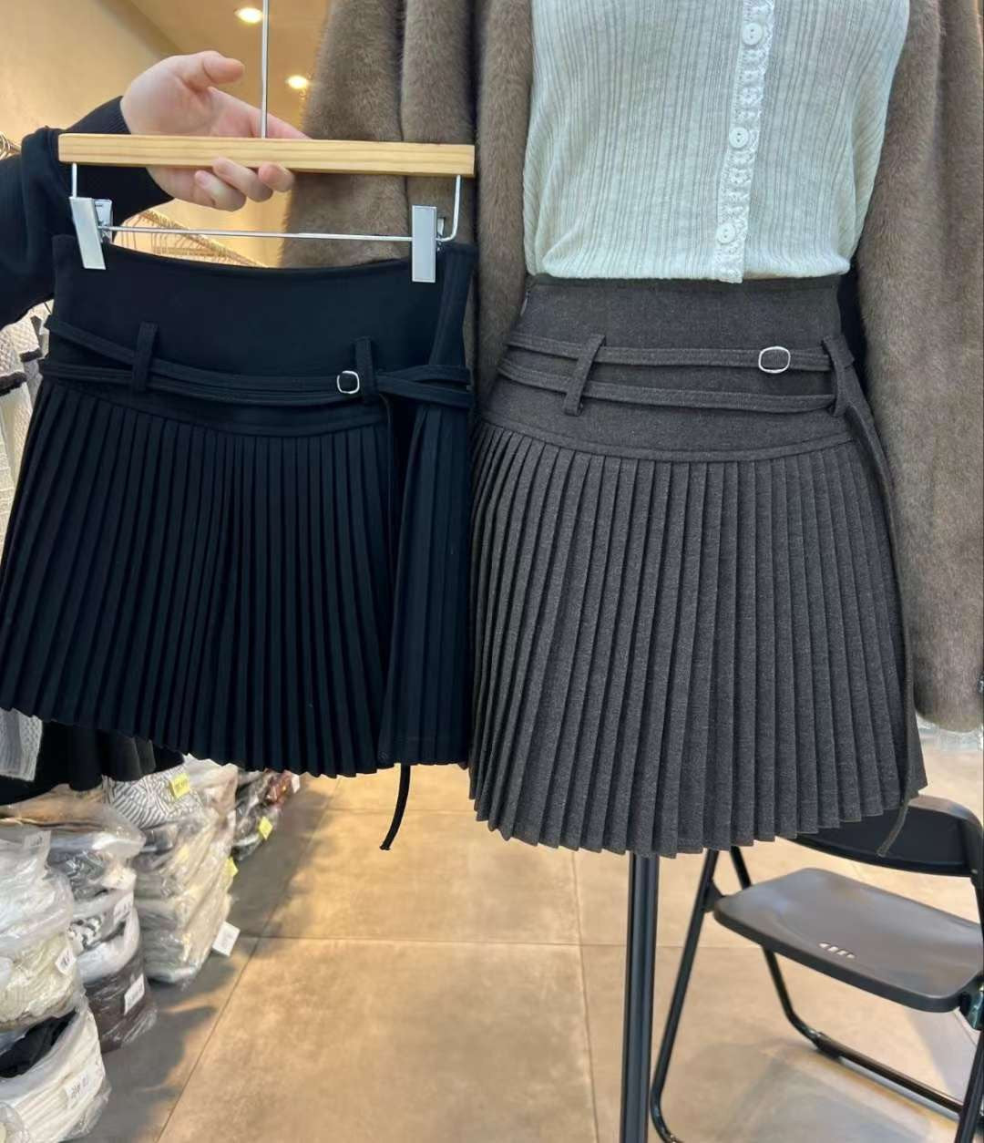 10D102 毛呢細百褶短褲裙