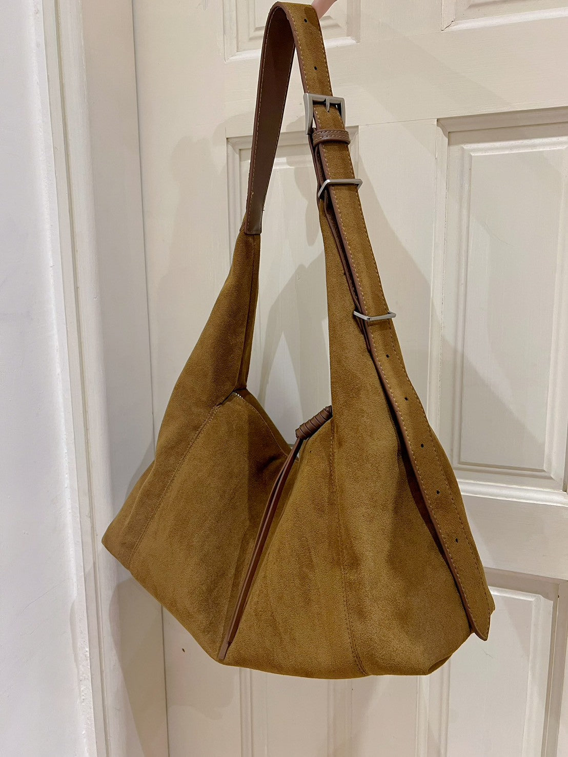 BA019 麂皮中型側背包