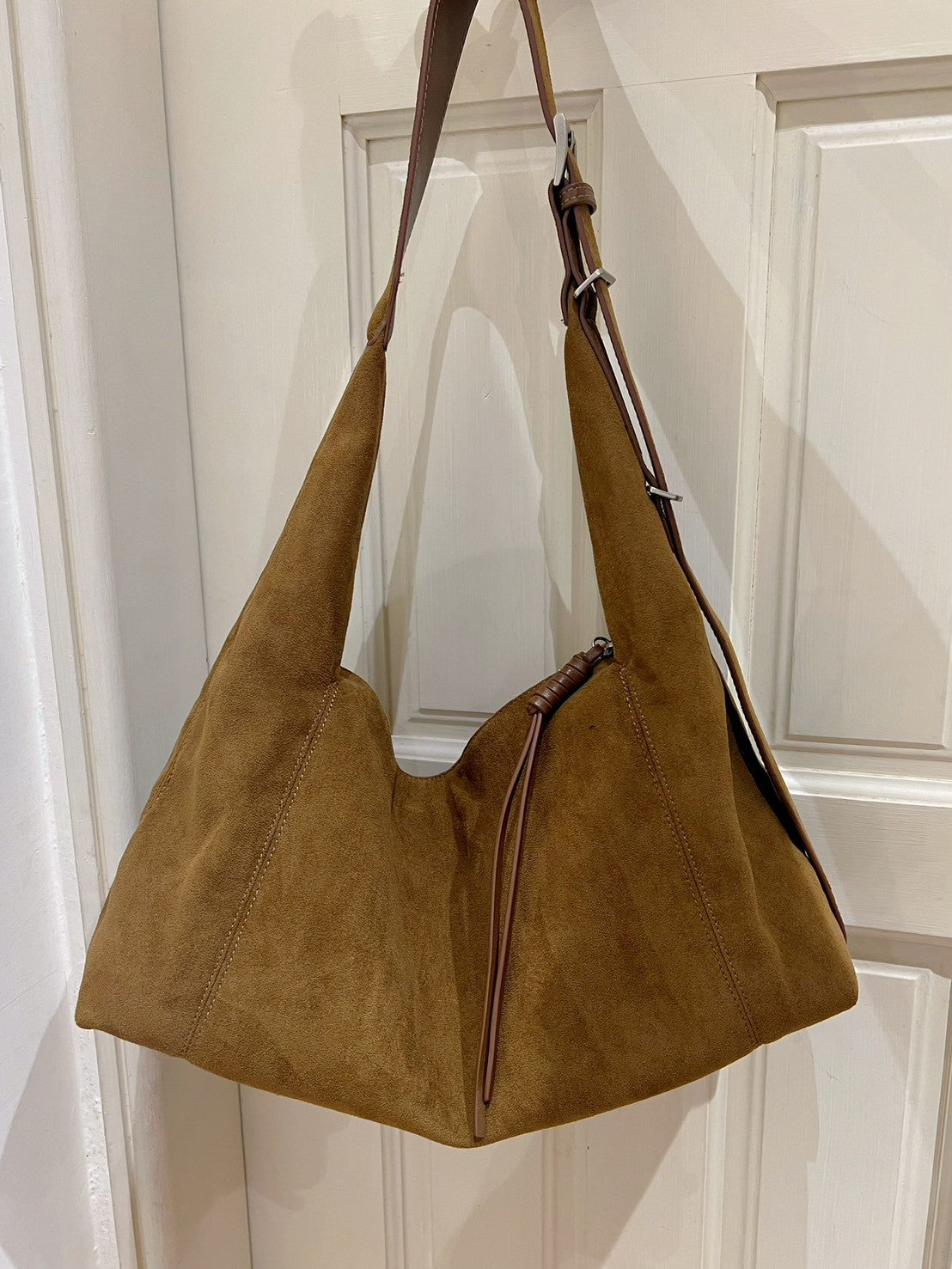 BA019 麂皮中型側背包