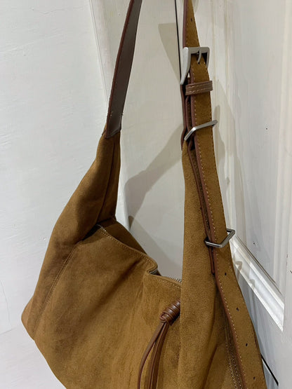 BA019 麂皮中型側背包