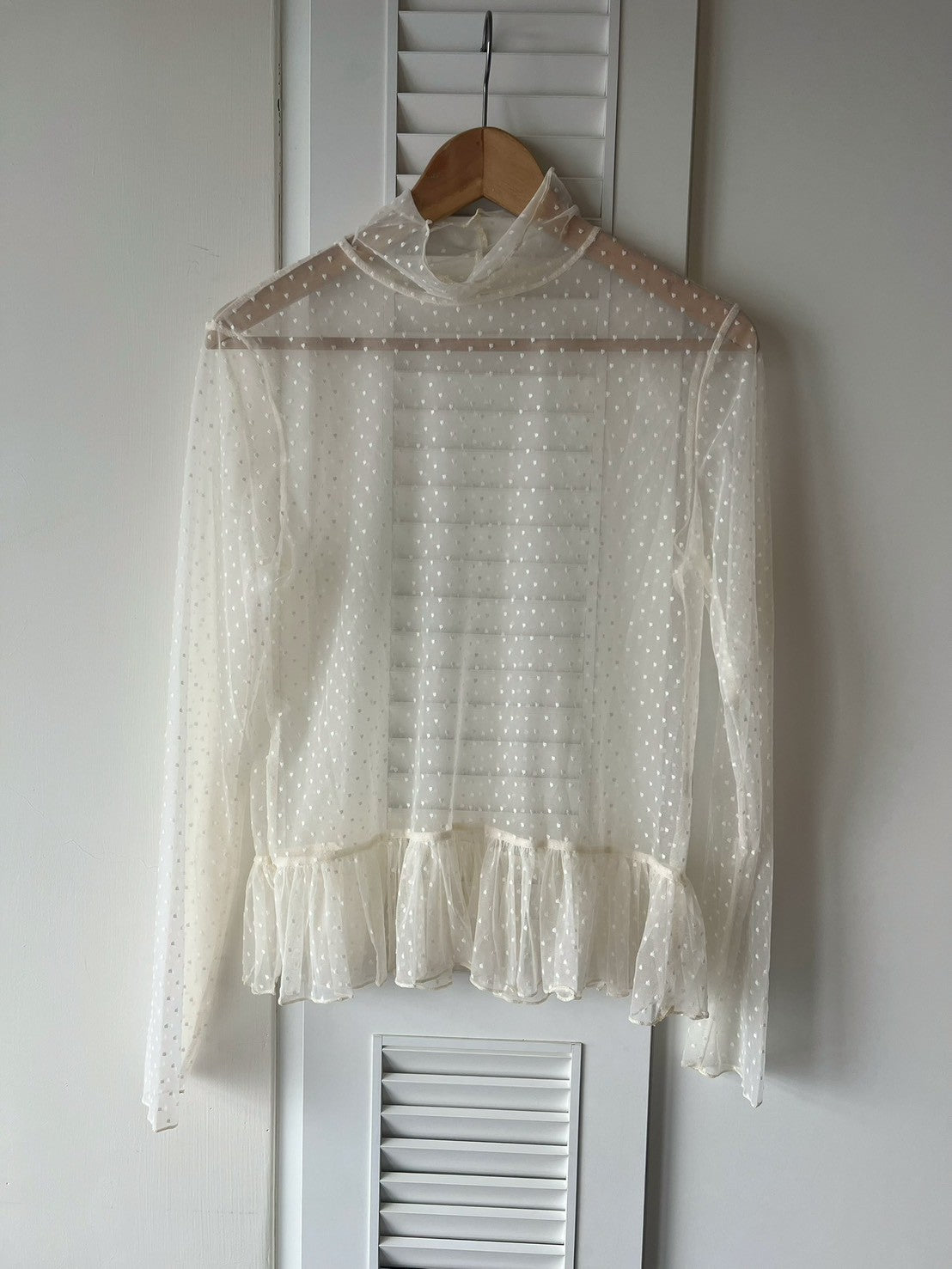 ST4527 點點網紗立領荷葉上衣