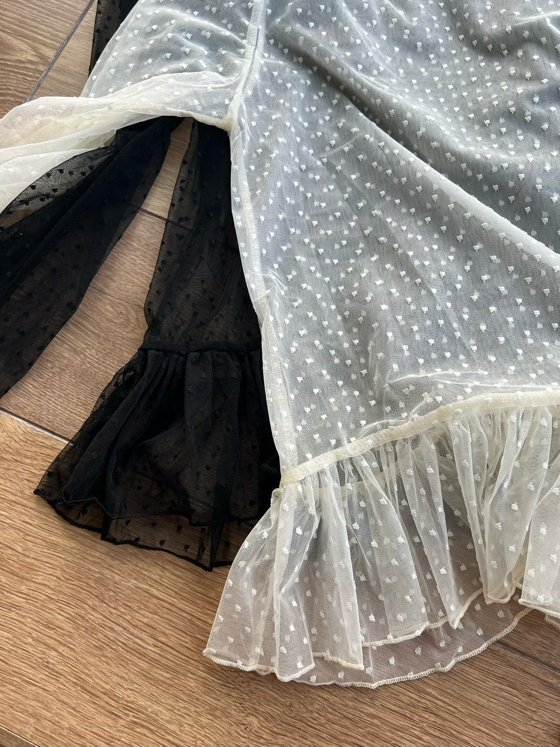 ST4527 點點網紗立領荷葉上衣