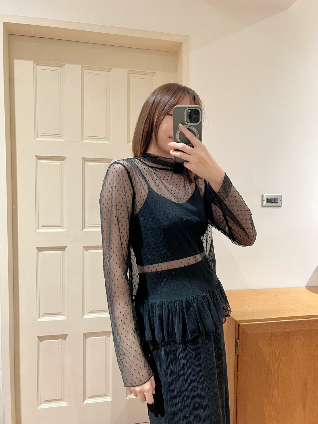 ST4527 點點網紗立領荷葉上衣