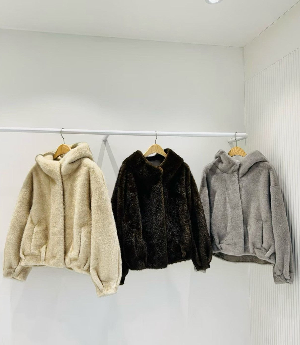 12B104 連帽短毛皮草外套