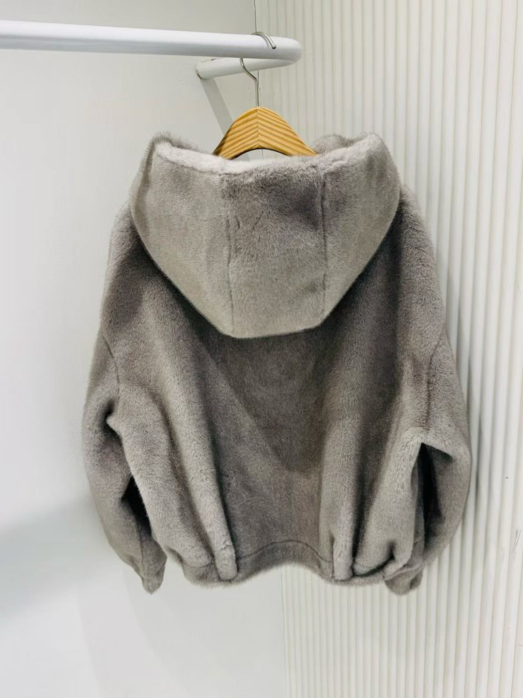 12B104 連帽短毛皮草外套