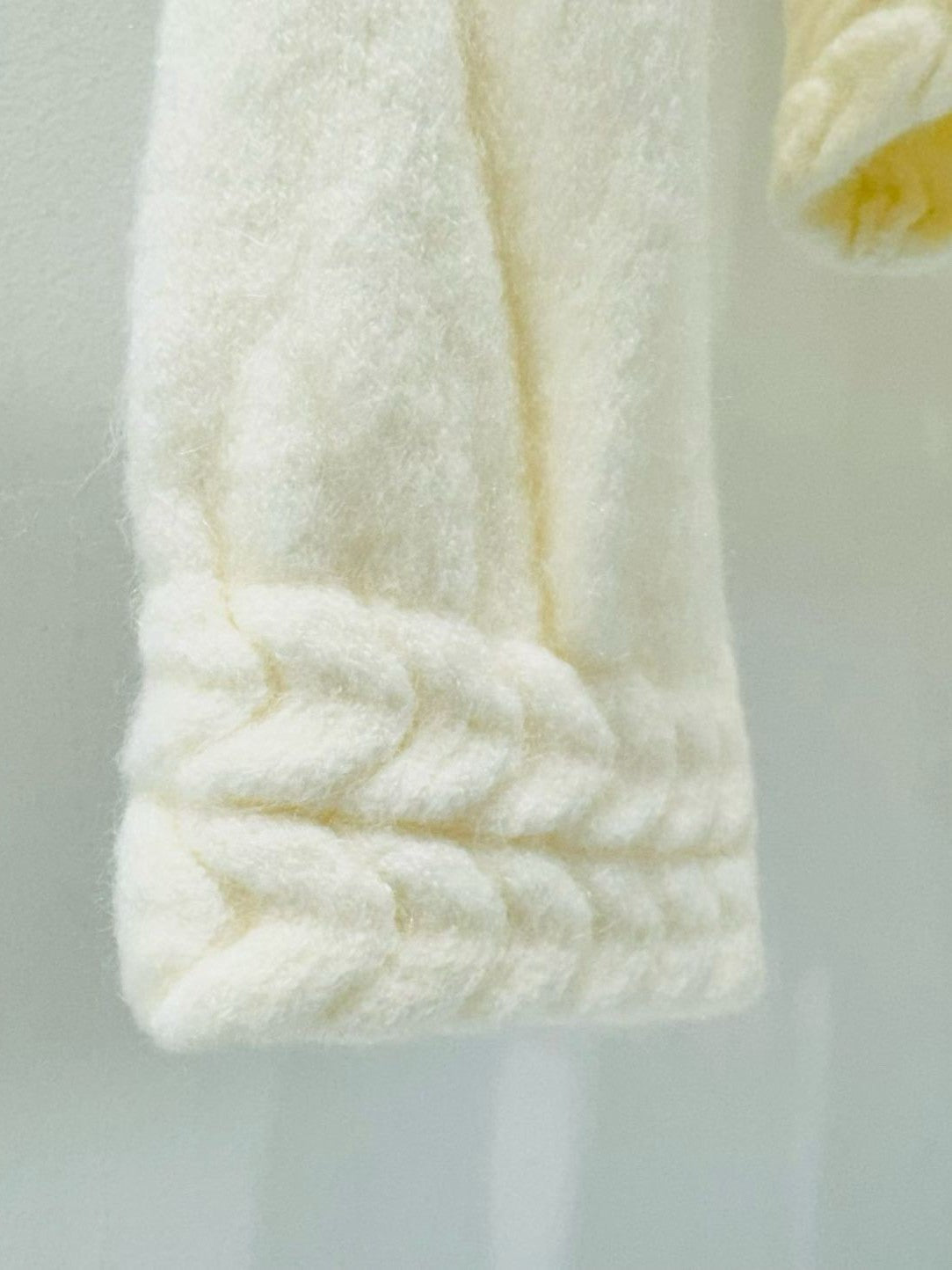 12B115 麻花編山茶花扣針織外套