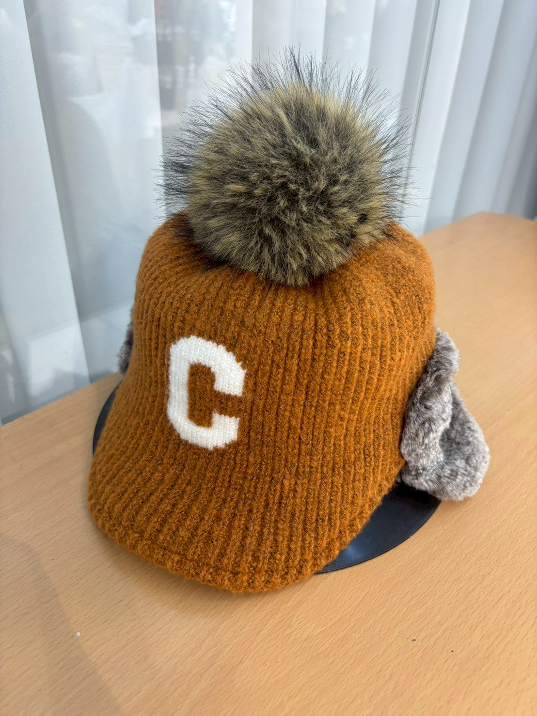 12C204 遮耳毛球C字針織棒球帽