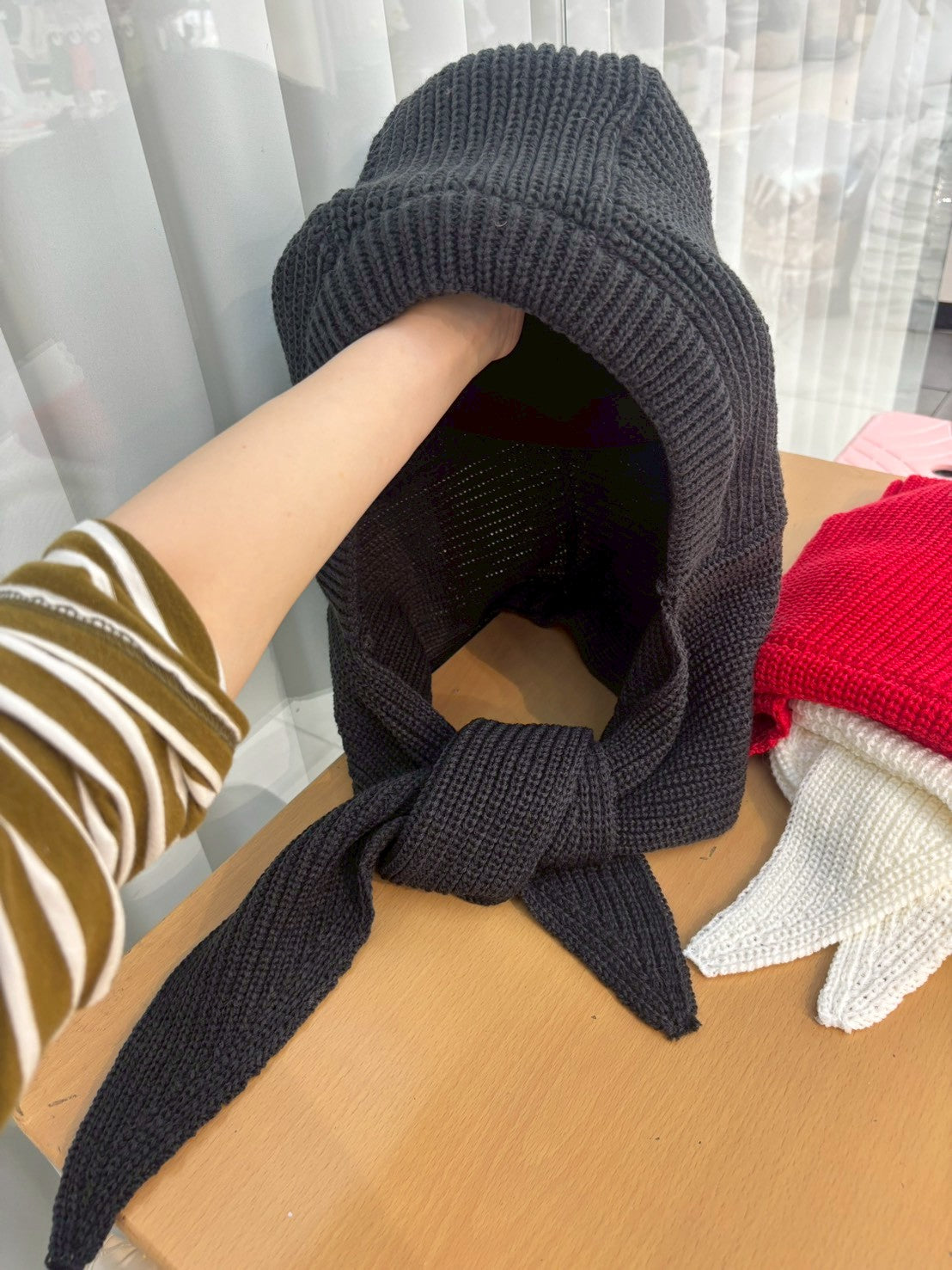 12C206 針織披巾毛帽