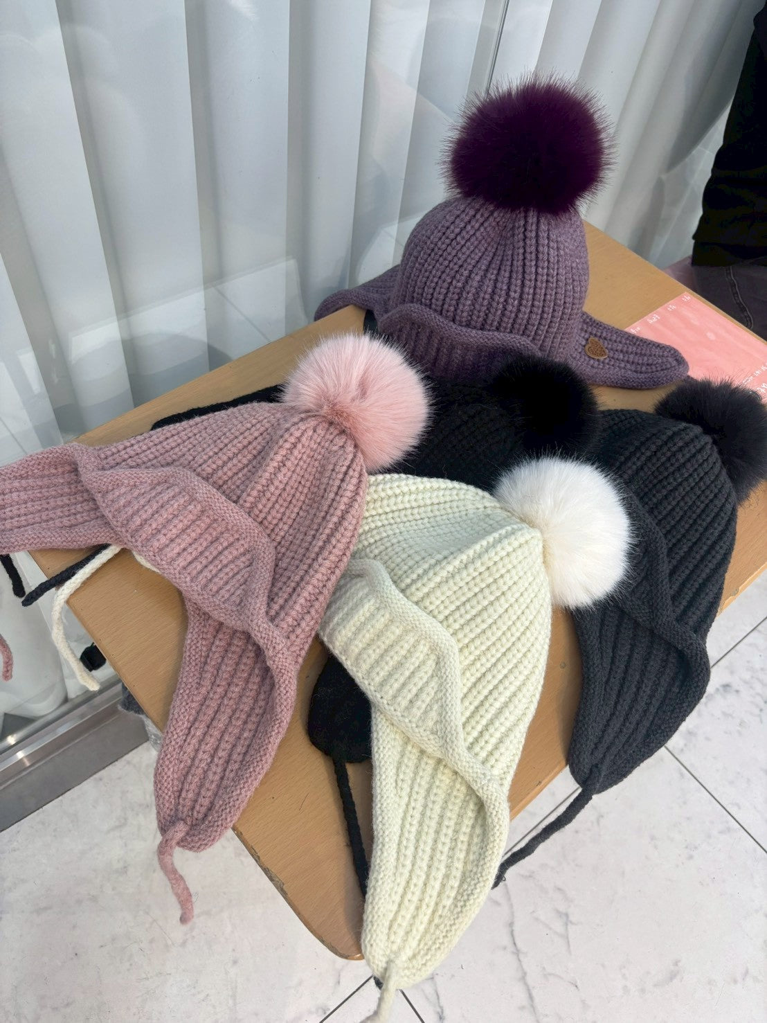 12C201 毛球蓋耳毛線帽