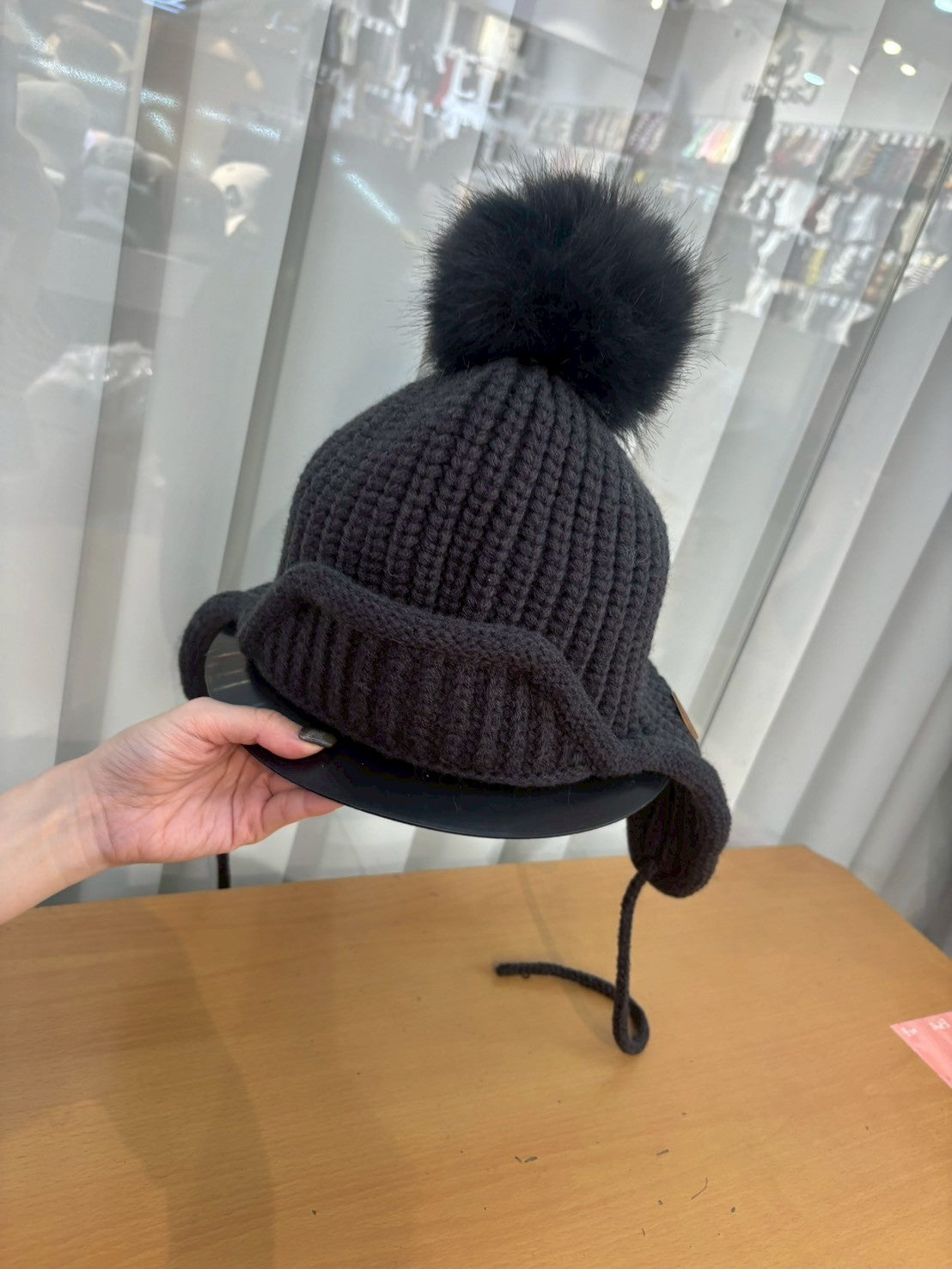 12C201 毛球蓋耳毛線帽