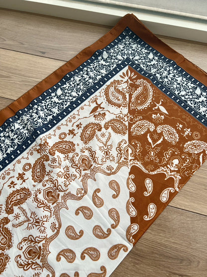 SC010 腰果花絲質大方巾