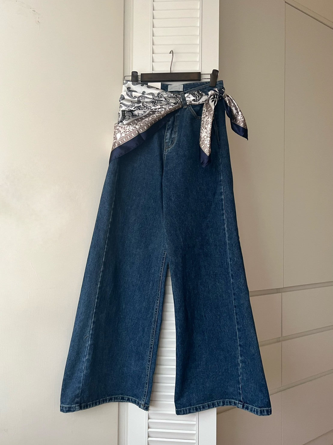 SC010 腰果花絲質大方巾