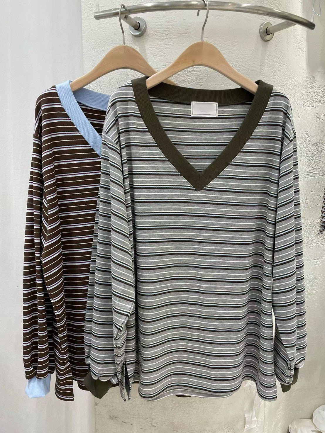 TS1012 配色V領橫條棉T