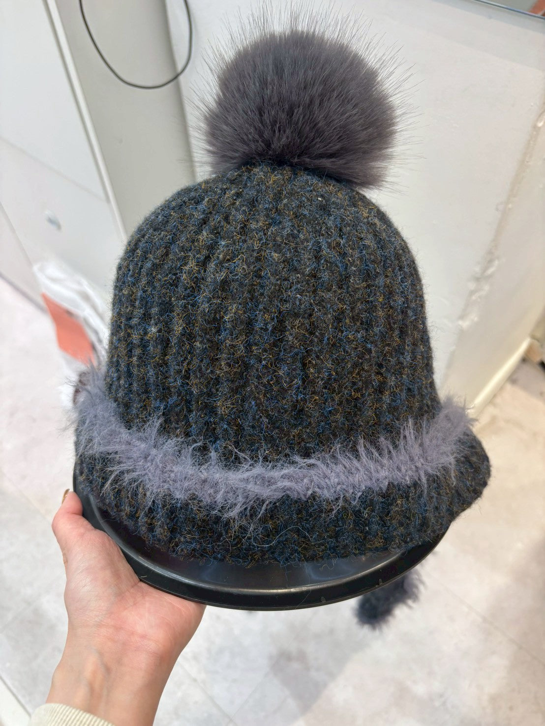 1C205 毛球巴拉克拉法帽