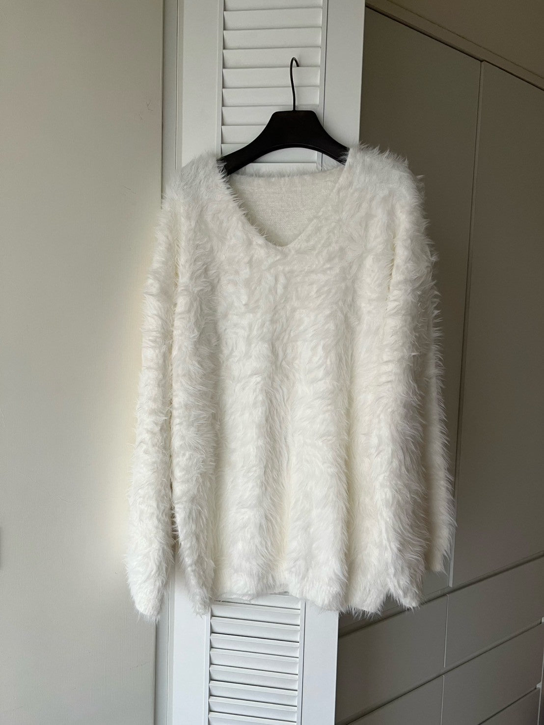 SW660 毛鬚感v領毛衣