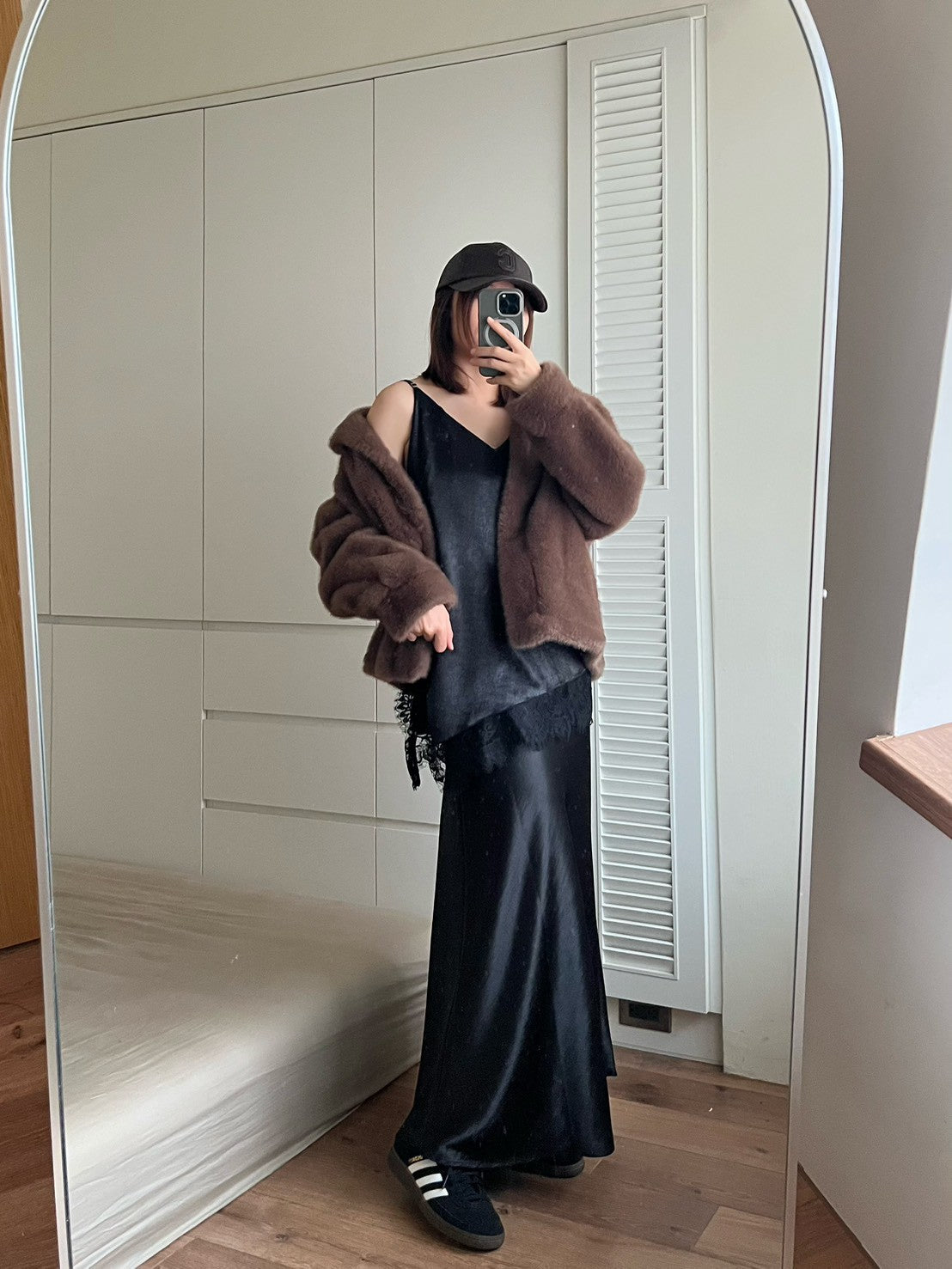 KL1045 珠光緞面長裙