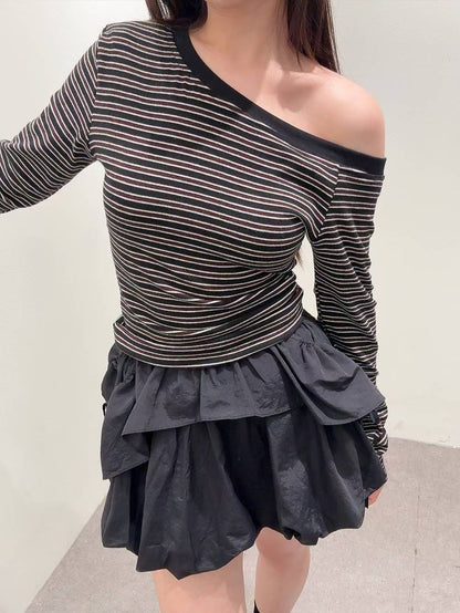 9B207 橫條彈性一字領上衣