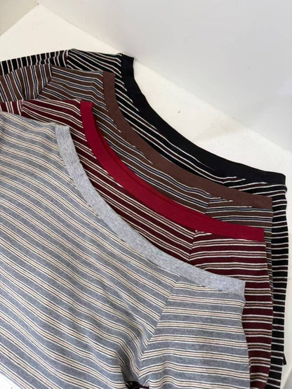 9B207 橫條彈性一字領上衣