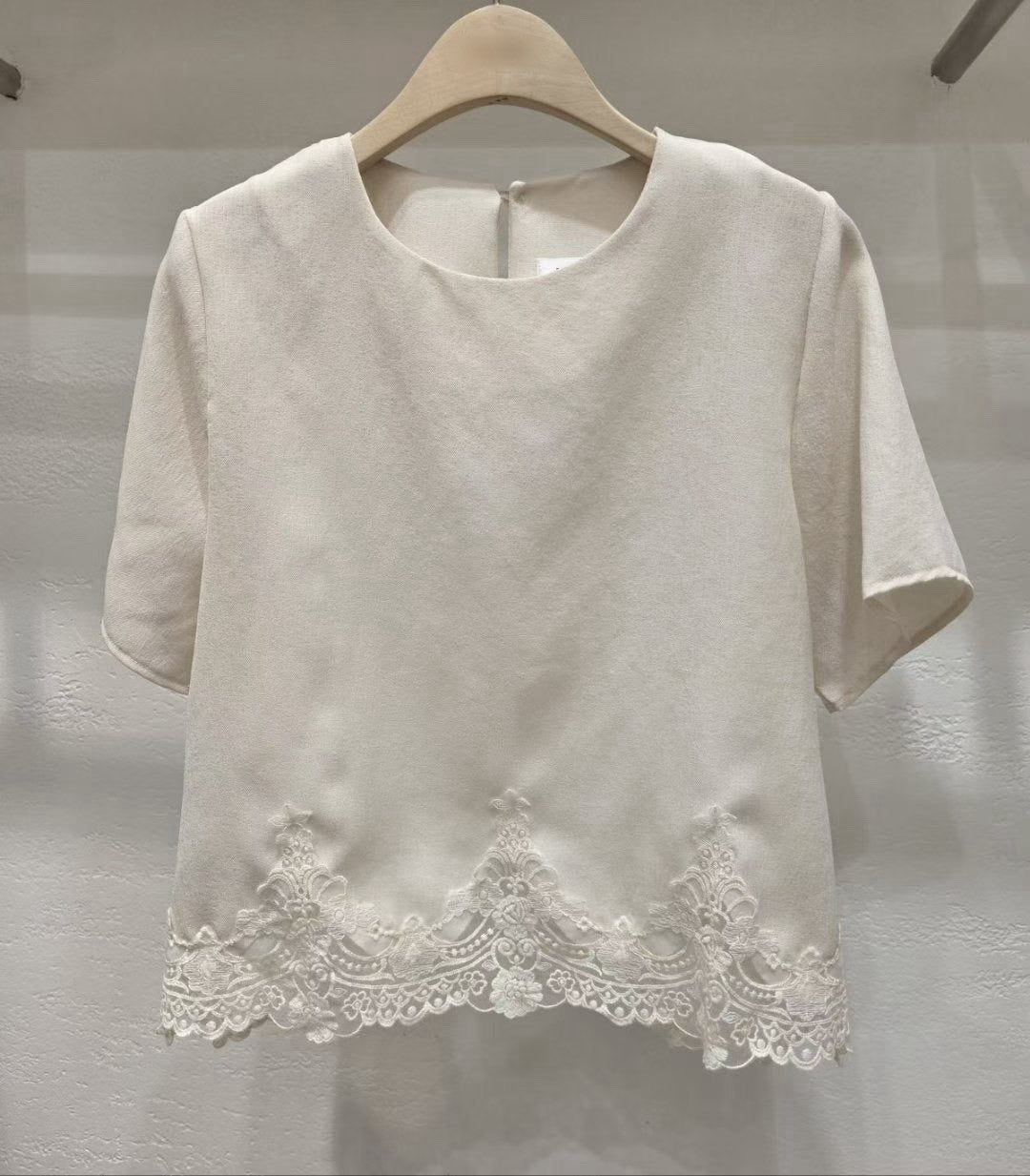 3B301 下擺布蕾斯短袖上衣