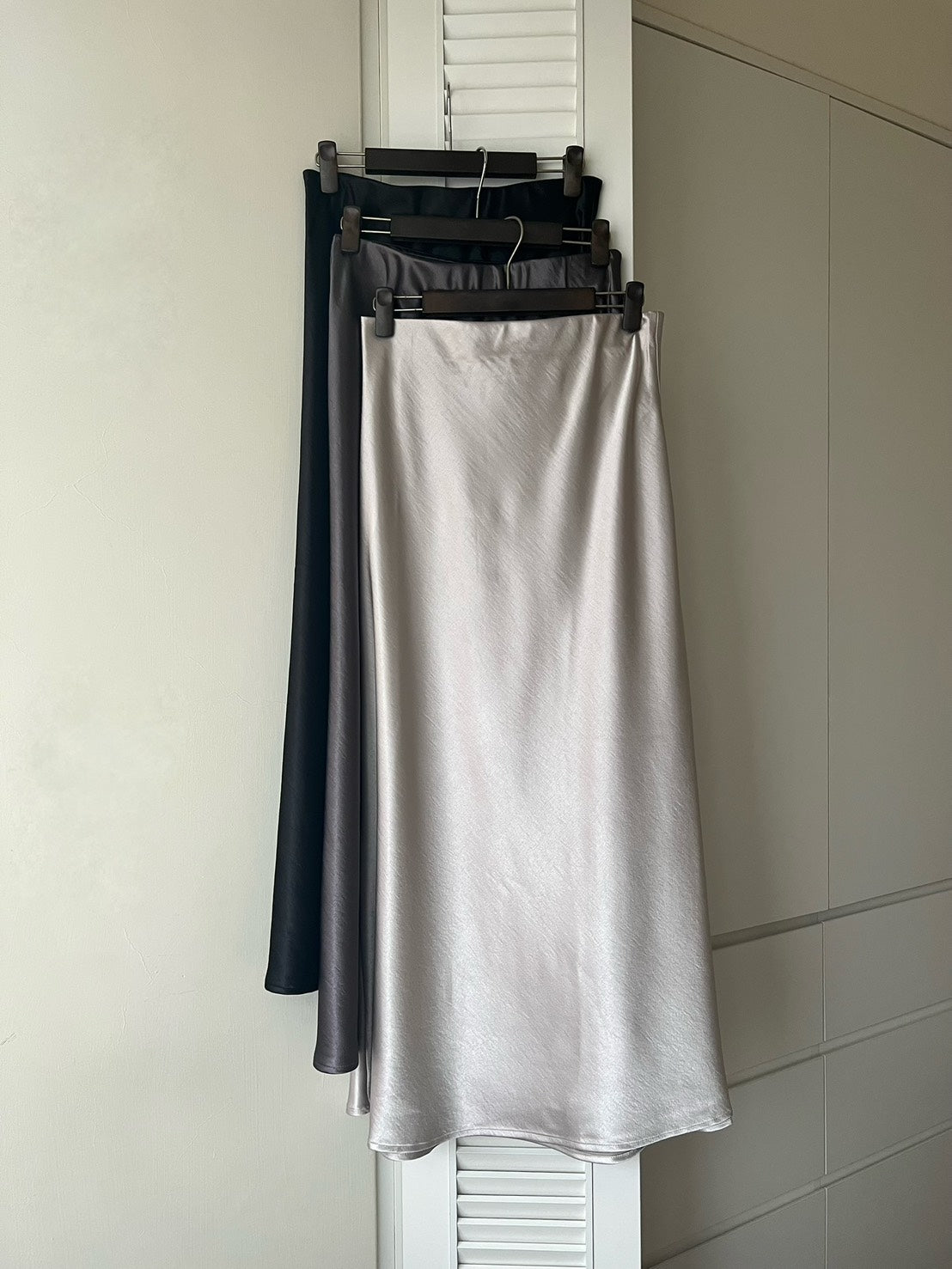 KL1045 珠光緞面長裙